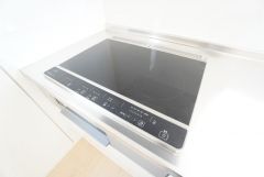 お手入れのしやすいIHクッキングヒーターです。3口コンロなので、効率よくお料理が楽しめます。毎日のお料理も楽しくなりますね＾＾ 