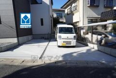 駐車スペースはゆとりある2台分を確保。マイカー用に、お客さま用に、余裕を持ってご利用いただけます。