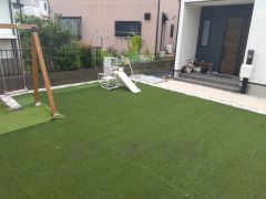 お庭付き＾＾日光浴やガーデニングはもちろん、お子さまの外遊びの場としても＾＾リビング・和室からも様子が見守れるので安心です＾＾ 