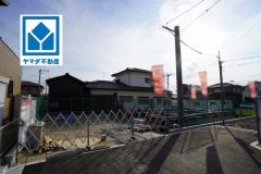 （2026年5月）撮影。 駐車も楽々の敷地面積50坪以上です。ゆとりある2台分の駐車スペースを確保＾＾