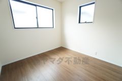 主寝室としても利用できる洋室は、陽当たり、風通し良好で大変居心地の良い空間となっております＾＾爽やかな風を感じて起きる朝は、快適生活の始まりに。