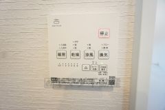 浴室暖房乾燥機には、暖房、乾燥、涼風、換気の4つの機能が付いています。タイマー付きです。換気・雨の日の洗濯も安心です＾＾