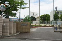 春日西中学校