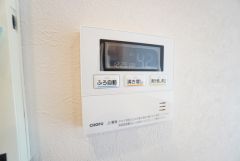 おいだき機能つきなのでお風呂に入る時間が異なるご家庭には嬉しいですね。ボタン一つで快適で便利な生活が＾＾
