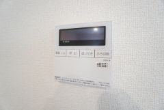 おいだき機能つきなのでお風呂に入る時間が異なるご家庭には嬉しいですね。ボタン一つで快適で便利な生活が＾＾