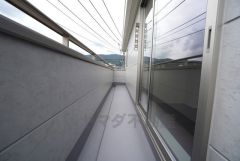 広々としたバルコニー。 天気のいい日にはお布団もまとめて干せそうですね＾＾