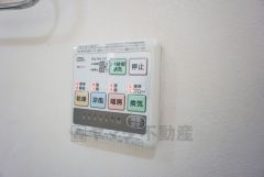 浴室暖房乾燥機付きなので梅雨時期や花粉、PM2.5が酷いときなどのお洗濯に便利ですね。