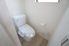 トイレは1階と2階それぞれに設けられているので来客時にも気兼ねなく使えますね。