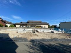 全2区画の新築戸建です。右側が2号棟。