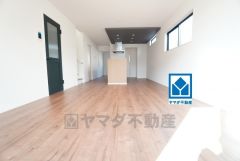 家族が集まる開放的なリビング。思い思いの時間を過ごしたり食事をしたり、素敵な団らんの場になりますね＾＾