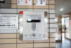 防犯性もばっちり、TVモニター付きインターホン完備。来訪者の顔が見えるので、安心＾＾お子さん1人での留守番時にも活躍しそうです。 