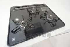 3種類の料理が同時に調理できる、3口ガスコンロ。忙しい夕食の支度時間が短縮できて効率よくお料理が楽しめます。