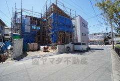 前面道路は北西側約6ｍの公道に面しています＾＾片縄小学校まで徒歩約13分。那珂川北中学校まで徒歩約29分。