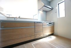 対面式キッチンなのでリビングにいるご家族とコミュニケーションを取りながら洗い物や、お料理が楽しめそうですね＾＾