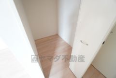 2階2洋室にウォークインクローゼット付き。たっぷり収納できるので衣替えの心配もいりませんね＾＾