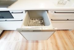 炊事時間を大幅に短縮できる食器洗浄乾燥機付き＾＾食器を洗う手間が減るので家族とのコミュニケーションの時間や自分の時間が増えますね。