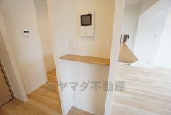 上下2ヶ所にコンセント付きのニッチスペース。Wi-Fi設備等の置場として重宝しそうです＾＾