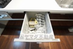 炊事時間を大幅に短縮できる食器洗浄乾燥機付き＾＾食器を洗う手間が減るので家族とのコミュニケーションの時間や自分の時間が増えますね。