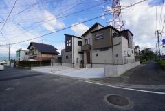 前面道路は北東約5.9ｍの公道に面しています。嬉しい角地＾＾