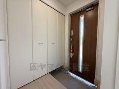 ご家族の靴をスッキリと片付けられるシューズボックス付きの玄関です＾＾スッキリと片付いた玄関は気持ちがいいです。