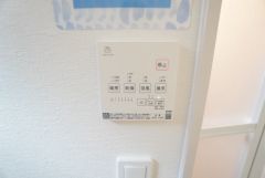 浴室暖房乾燥機には、暖房、乾燥、涼風、換気の4つの機能が付いています。タイマー付きです。換気・雨の日の洗濯も安心です＾＾
