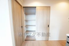 キッチン横に広々としたパントリー付き＾＾