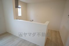 窓から光が差し込む明るいダイニング＾＾