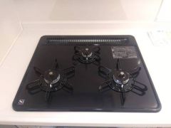 複数の調理を一度に行うことができる3口コンロ。効率よくお料理が出来ます。毎日のお料理も楽しくなりますね＾＾