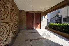 清掃の行き届いたきれいなエントランス。ステキなエントランスで帰ってくるのが楽しみになりそうですね＾＾ 
