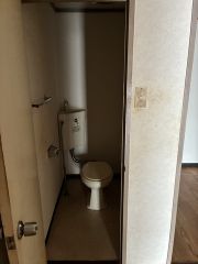 玄関から入ってすぐにトイレがあるのも嬉しいですね。
