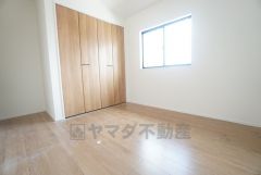 家具を選ばないナチュラルなフローリングとシンプルなクロスです＾＾