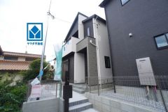 現地（2025年10月）撮影。スーパーやコンビニなども近く周辺環境充実。快適でゆとりのある生活空間で新生活を始めましょう^^