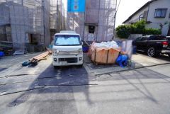 駐車スペースは並列2台分を確保。マイカー用に、お客さま用に、余裕を持ってご利用いただけます。