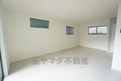 ご家族で団らんの時間を過ごすリビングダイニング。