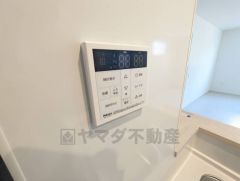 おいだき機能つきなのでお風呂に入る時間が異なるご家庭には嬉しいですね。ボタン一つで快適で便利な生活が＾＾