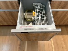 家事の時間が短縮できる食器洗浄乾燥機付。後片付けもラクラクです。