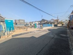 前面道路は南側約5.9ｍの公道に面しています。