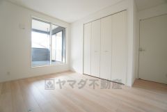 6.5帖。住む人のこだわりを活かす洋室＾＾広めのクローゼットもあり荷物もすっきり片付けられ、ゆとりのある暮らしが出来ます＾＾