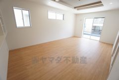 南側の掃き出し窓からは暖かな陽が入り込み、気持ちの良い毎日が送れそうですね＾＾