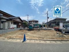 角地＾＾板付小(歩3分)、板付中(歩5分)。西鉄とJRのWアクセス＾＾西鉄「雑餉隈」＆JR「笹原」(自転車4～8分/1.6ｋｍ圏)ららぽーと福岡(車5分/2.4ｋｍ)