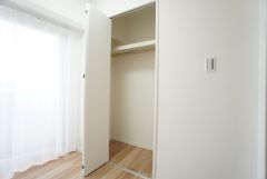 洋室にはクローゼットが設けられています＾＾