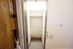 玄関のシューズインクローク＾＾ベビーカーやゴルフバッグなどもしっかり収納できます。 