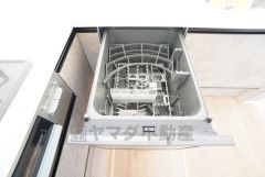 炊事時間を大幅に短縮できる食器洗浄乾燥機付き＾＾食器を洗う手間が減るので家族とのコミュニケーションの時間や自分の時間が増えますね。