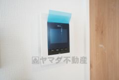 防犯はもちろん、セールスマン対策にもなるモニター付きインターホンです。お子さん1人での留守番時にも活躍しそうです。