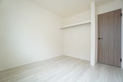 住む人のこだわりを活かす洋室＾＾収納スペースもあり荷物もすっきり片付けられ、ゆとりのある暮らしが出来ます＾＾