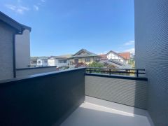 広々としたバルコニー。 天気のいい日にはお布団もまとめて干せそうですね＾＾