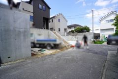 前面道路は北東側約4ｍ公道に面しています＾＾