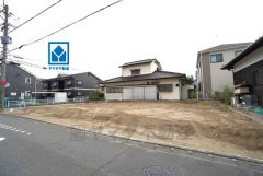 左側1号棟。右側2号棟。 スーパー、コンビニ、ドラッグストア徒歩約9分圏内＾＾周辺環境充実です＾＾