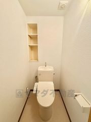 ウォシュレット、暖房便座、節電・節水機能など、使い勝手のよい高機能トイレです。