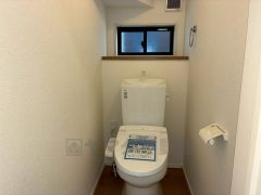 1階2階の2ヶ所にトイレがありますので、忙しい朝にも家族に気を使わず、ゆとりが生まれますね＾＾